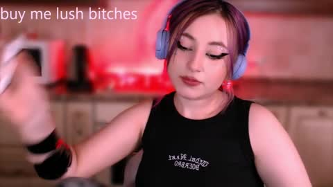 Snapshot of ediefris chatting on 03.08.25 fickle demon made of clumps of matter online show from 03.08.25