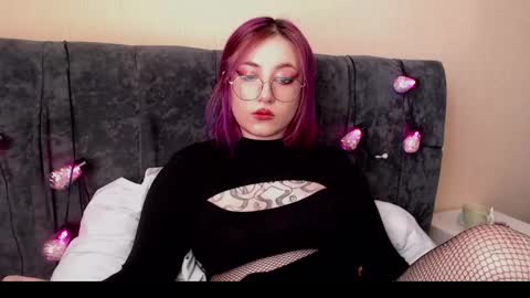 Snapshot of ediefris chatting on 03.11.25 fickle demon made of clumps of matter online show from 03.11.25