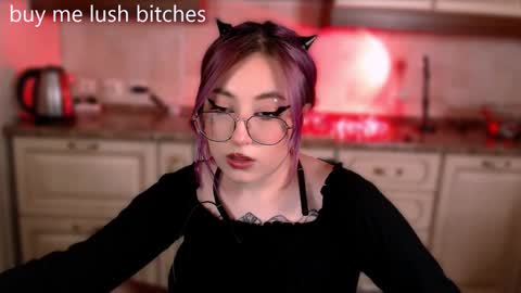 Snapshot of ediefris chatting on 03.12.25 fickle demon made of clumps of matter online show from 03.12.25