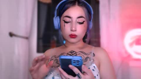 Snapshot of ediefris chatting on 09.18.25 fickle demon made of clumps of matter online show from 09.18.25