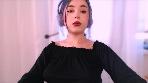 Snapshot of ediefris chatting on 10.08.25 fickle demon made of clumps of matter online show from 10.08.25