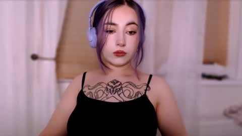 Snapshot of ediefris chatting on 10.18.25 fickle demon made of clumps of matter online show from 10.18.25