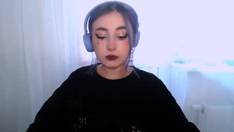 Snapshot of ediefris chatting on 10.29.25 fickle demon made of clumps of matter online show from 10.29.25