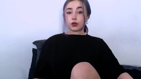 Snapshot of ediefris chatting on 11.01.25 fickle demon made of clumps of matter online show from 11.01.25