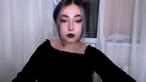 Snapshot of ediefris chatting on 11.06.25 fickle demon made of clumps of matter online show from 11.06.25