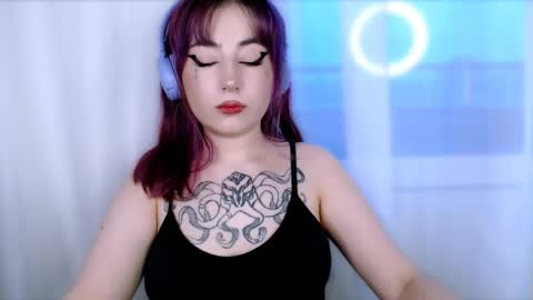 Snapshot of ediefris chatting on 05.19.26 fickle demon made of clumps of matter online show from 05.19.26