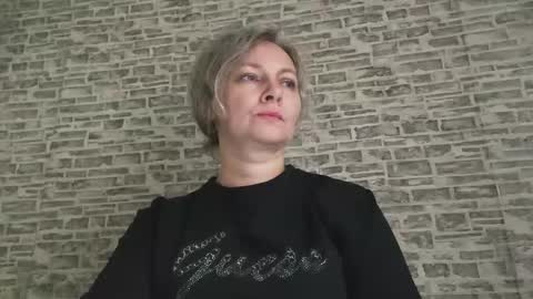 Snapshot of edithmanning chatting on 10.31.25 edithmanning online show from 10.31.25