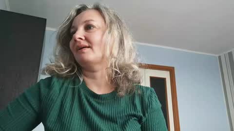 Snapshot of edithmanning chatting on 04.25.26 edithmanning online show from 04.25.26