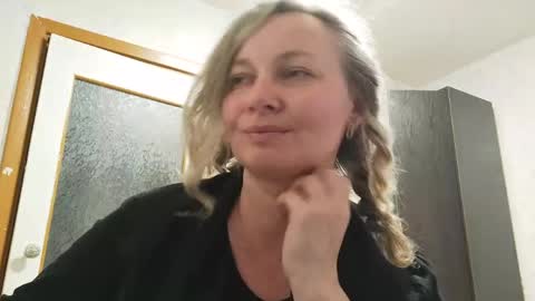 Snapshot of edithmanning chatting on 05.13.26 edithmanning online show from 05.13.26