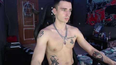 Snapshot of eduard_loveee chatting on 11.23.25 Eduar online show from 11.23.25