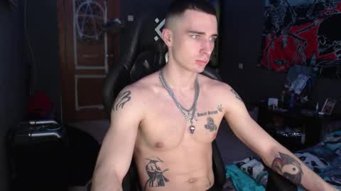 Snapshot of eduard_loveee chatting on 12.21.25 Eduar online show from 12.21.25