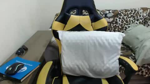 Snapshot of eduardobrain7 chatting on 10.19.25 eduardobrain7 online show from 10.19.25