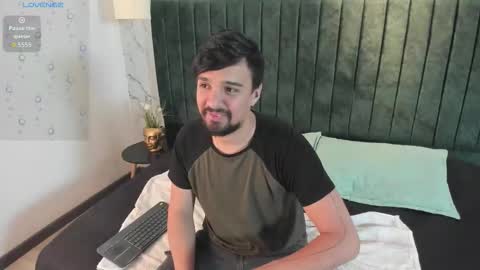 Snapshot of edward_maxx chatting on 02.01.26 Eduardo online show from 02.01.26