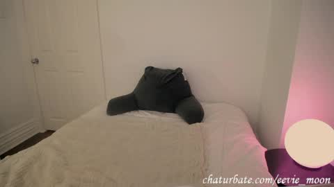 Snapshot of eevie_moon chatting on 05.22.26 eevie online show from 05.22.26