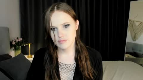 Effie Mur online show from 04.15.26