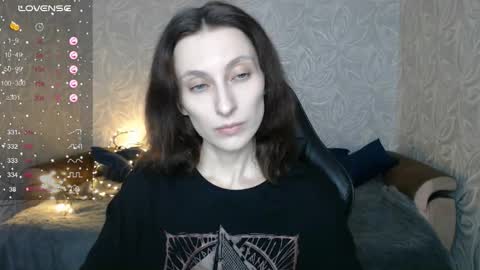 Snapshot of effy_gray chatting on 10.06.25 Anna online show from 10.06.25