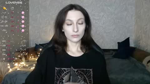 Snapshot of effy_gray chatting on 11.03.25 Anna online show from 11.03.25