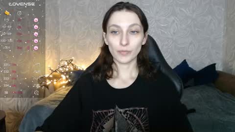 Snapshot of effy_gray chatting on 11.13.25 Anna online show from 11.13.25