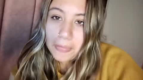 EIMY   MODEL INDEPENDENT online show from 10.10.25