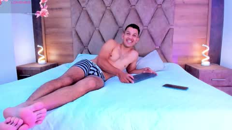 Snapshot of eimyandmaxi chatting on 10.13.25 YG COUPLE online show from 10.13.25