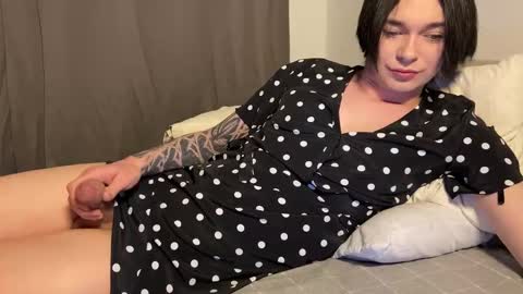 Snapshot of ekoebm chatting on 11.10.25 Sweeet popcorn online show from 11.10.25