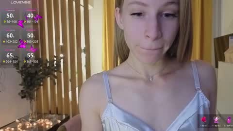 Snapshot of el1s_evans chatting on 10.11.25 please read my bio there is information about private shows and about my personality online show from 10.11.25