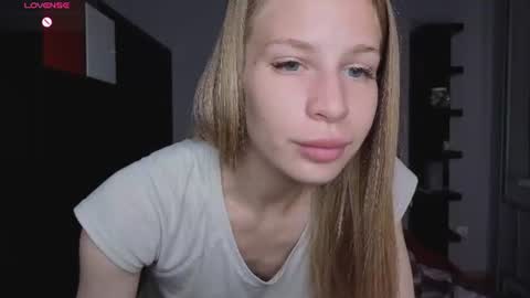 Snapshot of el1s_evans chatting on 06.21.26 please read my bio there is information about private shows and about my personality online show from 06.21.26