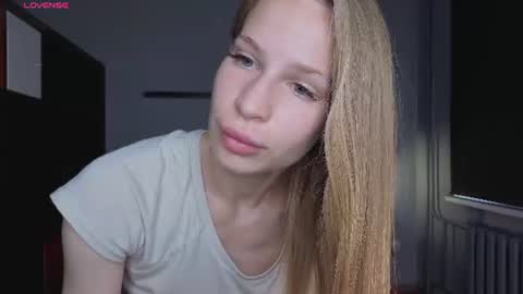 Snapshot of el1s_evans chatting on 06.23.26 please read my bio there is information about private shows and about my personality online show from 06.23.26