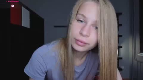 Snapshot of el1s_evans chatting on 06.24.26 please read my bio there is information about private shows and about my personality online show from 06.24.26