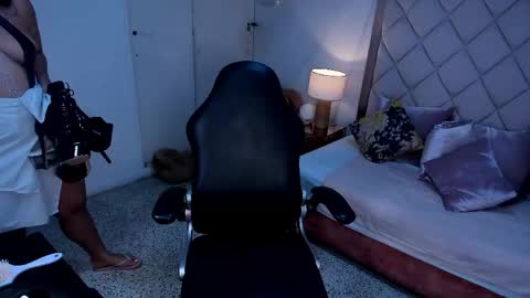 Snapshot of ela_beli chatting on 05.27.26 Ela Beli online show from 05.27.26