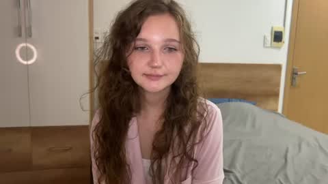 Snapshot of ela_wish chatting on 06.17.26 Ela online show from 06.17.26