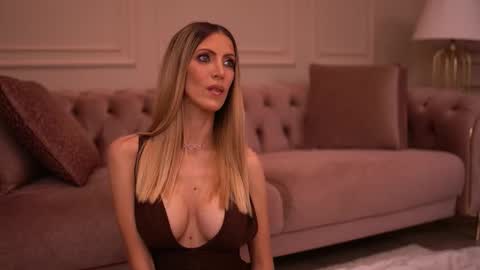 Snapshot of elablake chatting on 10.24.25 Ella online show from 10.24.25