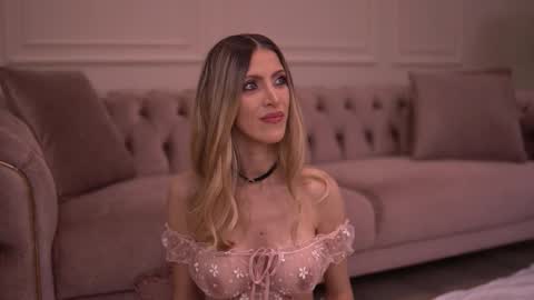 Snapshot of elablake chatting on 11.06.25 Ella online show from 11.06.25