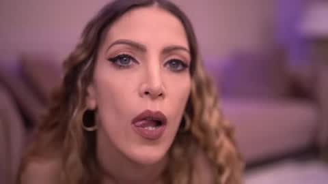 Snapshot of elablake chatting on 11.08.25 Ella online show from 11.08.25