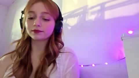 Snapshot of eladiapargo chatting on 10.17.25 Maya online show from 10.17.25