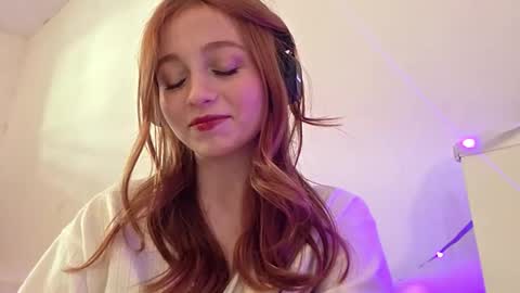 Snapshot of eladiapargo chatting on 10.18.25 Maya online show from 10.18.25