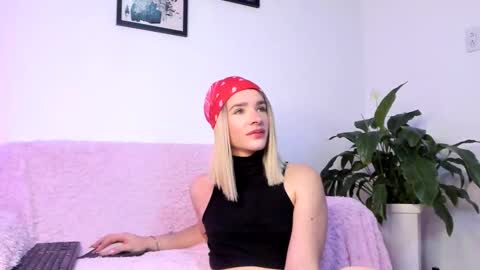 Snapshot of elaia_franc chatting on 03.04.26 Elaia franco online show from 03.04.26