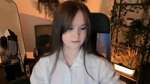 Snapshot of elainebeness chatting on 04.27.26 Your sweet girl online show from 04.27.26