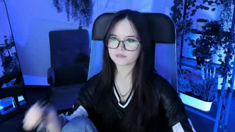 Snapshot of elainebeness chatting on 04.28.26 Your sweet girl online show from 04.28.26