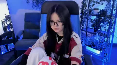 Snapshot of elainebeness chatting on 05.27.26 Your sweet girl online show from 05.27.26