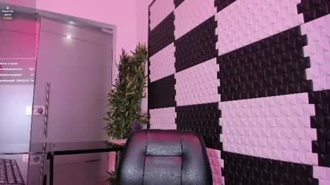 ElaineLaurent online show from 06.25.26