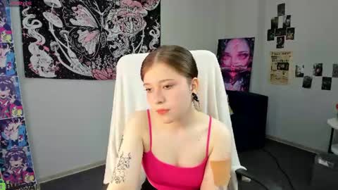Snapshot of elara_irving chatting on 07.05.26 Elly online show from 07.05.26