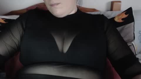 elasticgirl666 online show from 10.20.25