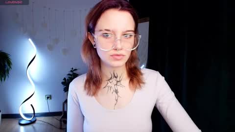 Snapshot of elastikiss chatting on 09.26.25 elastikiss online show from 09.26.25