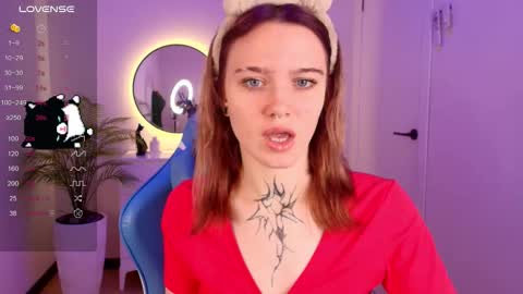 Snapshot of elastikiss chatting on 09.29.25 elastikiss online show from 09.29.25