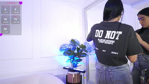 Snapshot of elasummeer chatting on 01.22.25 Elasummeer online show from 01.22.25