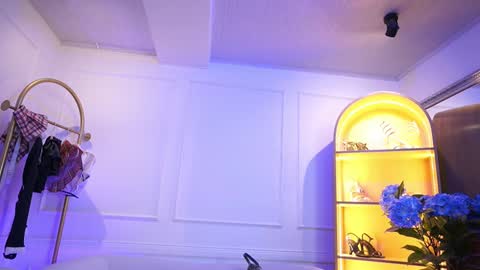 Snapshot of elasummeer chatting on 09.10.25 Elasummeer online show from 09.10.25