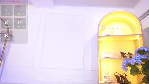 Snapshot of elasummeer chatting on 10.21.25 Elasummeer online show from 10.21.25