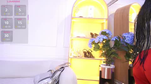 Snapshot of elasummeer chatting on 10.24.25 Elasummeer online show from 10.24.25