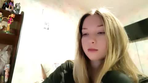 Snapshot of elaynecinco chatting on 02.17.26 MIa online show from 02.17.26